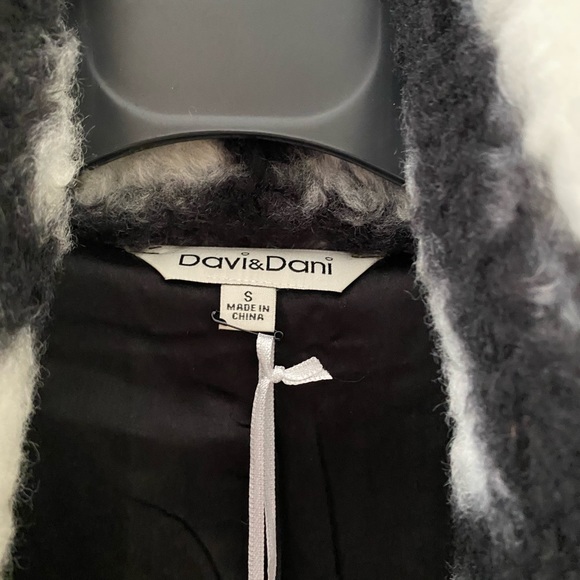 Davi & Dani Fuzzy Long Coat - Picture 5 of 6